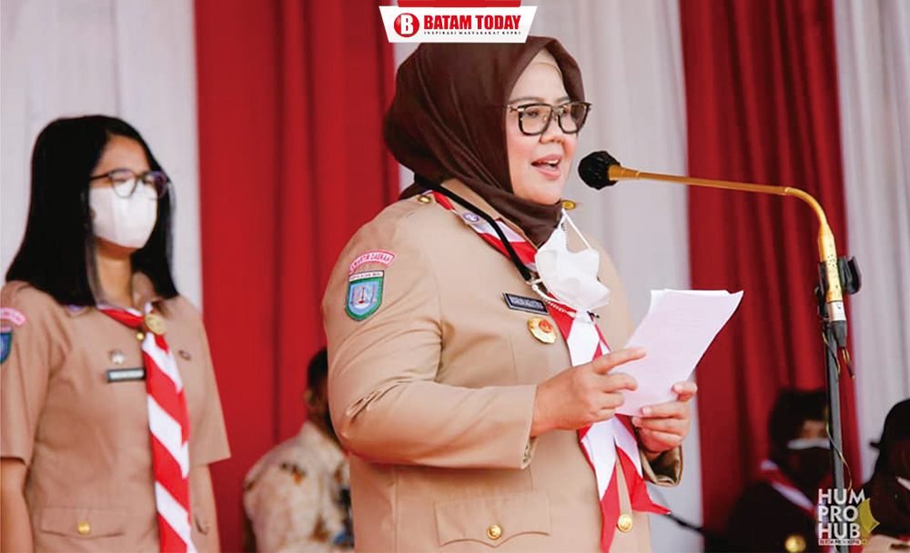 Wagub Kepri, Hj. Marlin Agustina menyampaikan pengarahan saat upacara peringatan Hari Pramuka Ke-60
